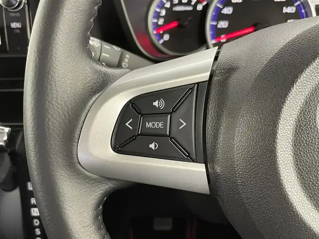 トヨタ タンク カスタムG S 千葉県 2018(平30)年 6.7万km ブラックマイカ/マゼンダベリーメタリック 禁煙車/スマートアシストIII/・衝突回避支援ブレーキ機能/・衝突警報機能/・誤発進抑制機能/両側パワースライドドア/純正7インチナビ/CD/DVD/Bluetooth/フルセグ/バックカメラ/クルーズコントロール/LEDオートライト/純正14インチアルミホイール/アイドリングストップ/プッシュスタート/スマートキー