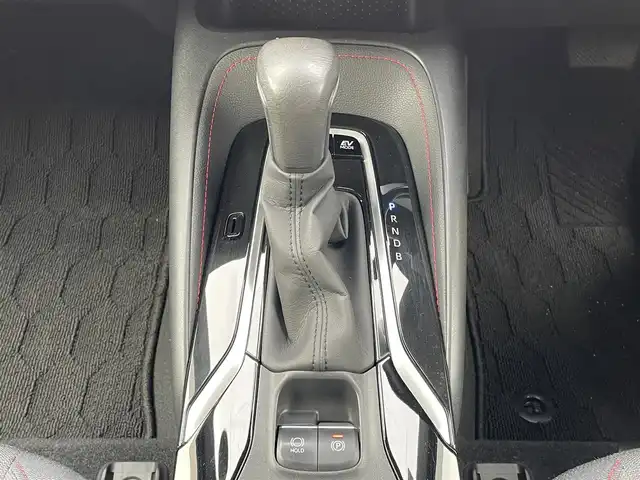 トヨタ カローラ スポーツ ハイブリッドG Z 愛媛県 2019(平31)年 4.6万km ホワイトパールクリスタルシャイン 純正ナビ　/AM/FM/CD/DVD/BT/フルセグ/バックカメラ　/車線逸脱防止装置　/衝突被害軽減装置　/ドライブレコーダー　/レーダークルーズコントロール　/ＬＥＤヘッドライト　/電動パーキングブレーキ　/ステアリングスイッチ　/ETC/アイドリングストップ/ヒートミラー/電格ミラー/現状サマー(純正AW)(225/40/R18)