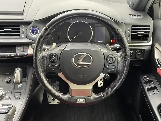 レクサス ＣＴ 200h Fスポーツ 兵庫県 2015(平27)年 8.7万km ホワイトノーヴァガラスフレーク 純正SDナビ/（CD、DVD、SD、BD、BT、フルセグ）/TVキット/前後ドライブレコーダー/バックカメラ/パワーシート/シートヒーター/ビルトインETC２．０/コーナーセンサー/パドルシフト/ACC/LEDヘッドライト/LEDフォグランプ/純正フロアマット/純正バイザー/カードキー×１/純正17インチAW