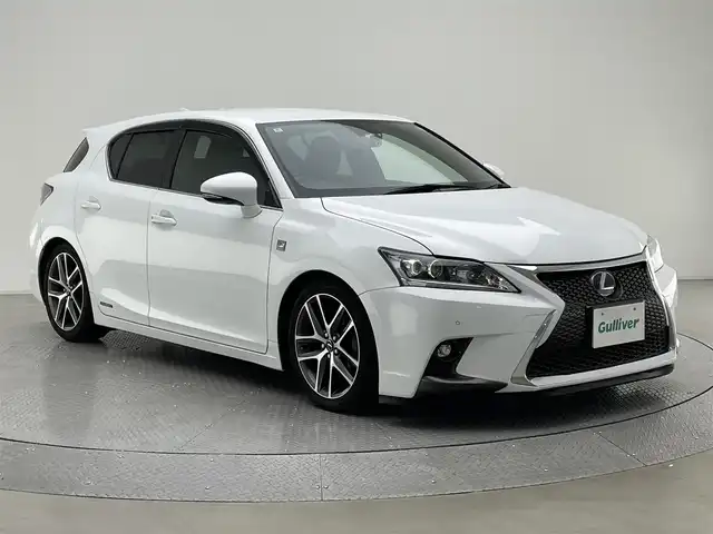レクサス ＣＴ 200h Fスポーツ 兵庫県 2015(平27)年 8.7万km ホワイトノーヴァガラスフレーク 純正SDナビ/（CD、DVD、SD、BD、BT、フルセグ）/TVキット/前後ドライブレコーダー/バックカメラ/パワーシート/シートヒーター/ビルトインETC２．０/コーナーセンサー/パドルシフト/ACC/LEDヘッドライト/LEDフォグランプ/純正フロアマット/純正バイザー/カードキー×１/純正17インチAW