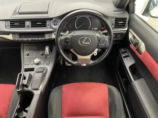 レクサス ＣＴ 200h Fスポーツ 兵庫県 2015(平27)年 8.7万km ホワイトノーヴァガラスフレーク 純正SDナビ/（CD、DVD、SD、BD、BT、フルセグ）/TVキット/前後ドライブレコーダー/バックカメラ/パワーシート/シートヒーター/ビルトインETC２．０/コーナーセンサー/パドルシフト/ACC/LEDヘッドライト/LEDフォグランプ/純正フロアマット/純正バイザー/カードキー×１/純正17インチAW