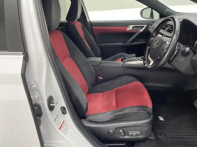 レクサス ＣＴ 200h Fスポーツ 兵庫県 2015(平27)年 8.7万km ホワイトノーヴァガラスフレーク 純正SDナビ/（CD、DVD、SD、BD、BT、フルセグ）/TVキット/前後ドライブレコーダー/バックカメラ/パワーシート/シートヒーター/ビルトインETC２．０/コーナーセンサー/パドルシフト/ACC/LEDヘッドライト/LEDフォグランプ/純正フロアマット/純正バイザー/カードキー×１/純正17インチAW