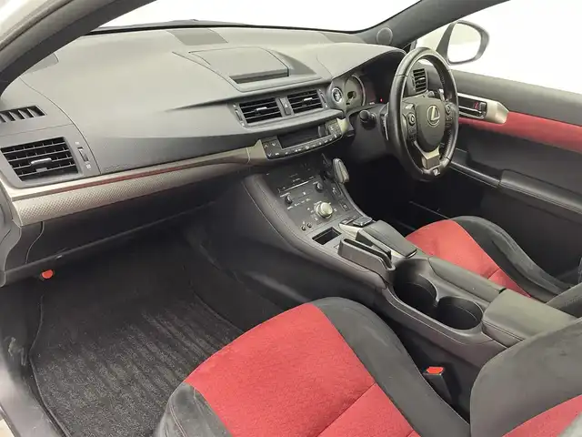 レクサス ＣＴ 200h Fスポーツ 兵庫県 2015(平27)年 8.7万km ホワイトノーヴァガラスフレーク 純正SDナビ/（CD、DVD、SD、BD、BT、フルセグ）/TVキット/前後ドライブレコーダー/バックカメラ/パワーシート/シートヒーター/ビルトインETC２．０/コーナーセンサー/パドルシフト/ACC/LEDヘッドライト/LEDフォグランプ/純正フロアマット/純正バイザー/カードキー×１/純正17インチAW