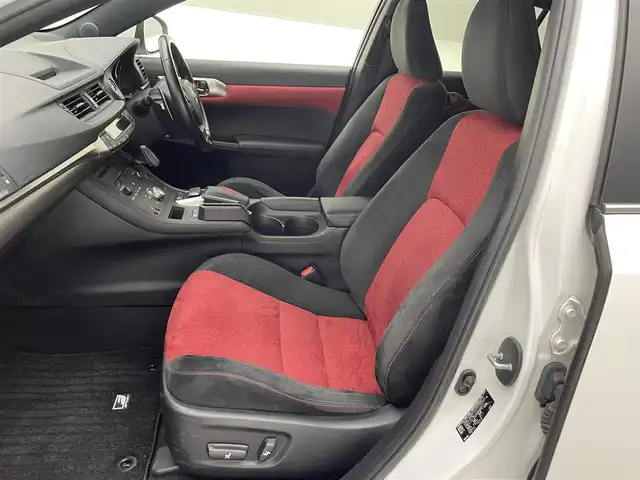 レクサス ＣＴ 200h Fスポーツ 兵庫県 2015(平27)年 8.7万km ホワイトノーヴァガラスフレーク 純正SDナビ/（CD、DVD、SD、BD、BT、フルセグ）/TVキット/前後ドライブレコーダー/バックカメラ/パワーシート/シートヒーター/ビルトインETC２．０/コーナーセンサー/パドルシフト/ACC/LEDヘッドライト/LEDフォグランプ/純正フロアマット/純正バイザー/カードキー×１/純正17インチAW