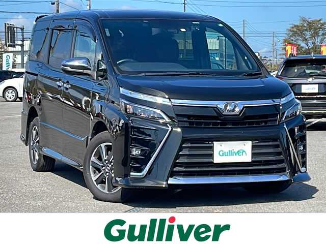 トヨタ ヴォクシー ZS 煌 道央・札幌 2018(平30)年 7.9万km イナズマスパーキングブラックガラスフレーク ４WD/寒冷地仕様/純正ディーラーOPナビ/CD/DVD/BT/フルセグ/衝突被害軽減ブレーキ/横滑り防止装置/クルーズコントロール/レーンキープアシスト/バックカメラ/ビルトインETC/ドライブレコーダー/アイドリングストップ/ECOMODE/デジタルインナーミラー/ワイパーデアイサー/両側パワースライドドア/レザー調シートカバー/革巻きステアリング/ステアリングリモコン/MTモード付AT/レーダー探知機/プッシュスタート/スマートキー/LEDヘッドライト/オートライト/オートハイビーム/フォグランプ/電動格納ミラー/ウィンカーミラー/純正フロアマット/ドアバイザー