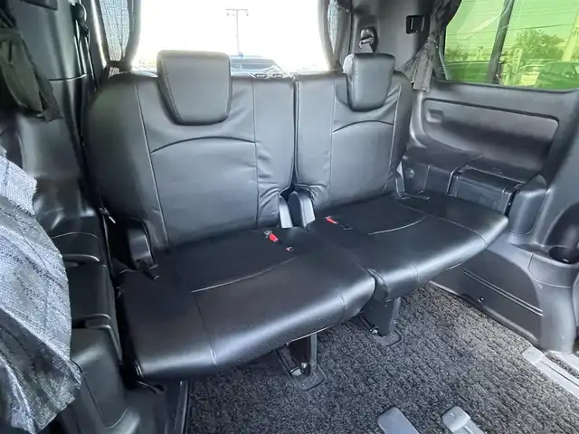 トヨタ ヴォクシー ZS 煌 道央・札幌 2018(平30)年 7.9万km イナズマスパーキングブラックガラスフレーク ４WD/寒冷地仕様/純正ディーラーOPナビ/CD/DVD/BT/フルセグ/衝突被害軽減ブレーキ/横滑り防止装置/クルーズコントロール/レーンキープアシスト/バックカメラ/ビルトインETC/ドライブレコーダー/アイドリングストップ/ECOMODE/デジタルインナーミラー/ワイパーデアイサー/両側パワースライドドア/レザー調シートカバー/革巻きステアリング/ステアリングリモコン/MTモード付AT/レーダー探知機/プッシュスタート/スマートキー/LEDヘッドライト/オートライト/オートハイビーム/フォグランプ/電動格納ミラー/ウィンカーミラー/純正フロアマット/ドアバイザー