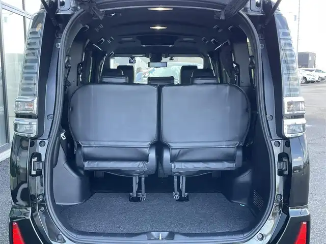 トヨタ ヴォクシー ZS 煌 道央・札幌 2018(平30)年 7.9万km イナズマスパーキングブラックガラスフレーク ４WD/寒冷地仕様/純正ディーラーOPナビ/CD/DVD/BT/フルセグ/衝突被害軽減ブレーキ/横滑り防止装置/クルーズコントロール/レーンキープアシスト/バックカメラ/ビルトインETC/ドライブレコーダー/アイドリングストップ/ECOMODE/デジタルインナーミラー/ワイパーデアイサー/両側パワースライドドア/レザー調シートカバー/革巻きステアリング/ステアリングリモコン/MTモード付AT/レーダー探知機/プッシュスタート/スマートキー/LEDヘッドライト/オートライト/オートハイビーム/フォグランプ/電動格納ミラー/ウィンカーミラー/純正フロアマット/ドアバイザー