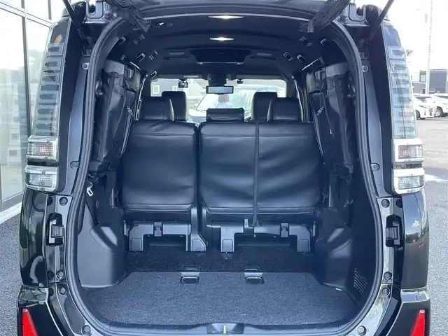 トヨタ ヴォクシー ZS 煌 道央・札幌 2018(平30)年 7.9万km イナズマスパーキングブラックガラスフレーク ４WD/寒冷地仕様/純正ディーラーOPナビ/CD/DVD/BT/フルセグ/衝突被害軽減ブレーキ/横滑り防止装置/クルーズコントロール/レーンキープアシスト/バックカメラ/ビルトインETC/ドライブレコーダー/アイドリングストップ/ECOMODE/デジタルインナーミラー/ワイパーデアイサー/両側パワースライドドア/レザー調シートカバー/革巻きステアリング/ステアリングリモコン/MTモード付AT/レーダー探知機/プッシュスタート/スマートキー/LEDヘッドライト/オートライト/オートハイビーム/フォグランプ/電動格納ミラー/ウィンカーミラー/純正フロアマット/ドアバイザー
