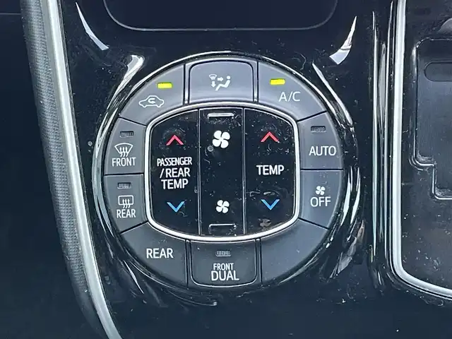 トヨタ ヴォクシー ZS 煌 道央・札幌 2018(平30)年 7.9万km イナズマスパーキングブラックガラスフレーク ４WD/寒冷地仕様/純正ディーラーOPナビ/CD/DVD/BT/フルセグ/衝突被害軽減ブレーキ/横滑り防止装置/クルーズコントロール/レーンキープアシスト/バックカメラ/ビルトインETC/ドライブレコーダー/アイドリングストップ/ECOMODE/デジタルインナーミラー/ワイパーデアイサー/両側パワースライドドア/レザー調シートカバー/革巻きステアリング/ステアリングリモコン/MTモード付AT/レーダー探知機/プッシュスタート/スマートキー/LEDヘッドライト/オートライト/オートハイビーム/フォグランプ/電動格納ミラー/ウィンカーミラー/純正フロアマット/ドアバイザー