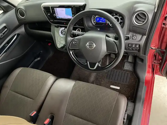 日産 デイズ ルークス HWS X Vセレクション 鹿児島県 2018(平30)年 3.5万km スパークリングレッド/ブラック ワンオーナー/純正7インチナビ/(BT/CD/DVD/SD/AM/FM/フルセグTV)/エマージェンシーブレーキ/全方位カメラ/オートマチックハイビーム/レーンキープアシスト/両側パワースライドドア/前後コーナーセンサー/ハーフレザーシート/アイドリングストップ/前後コーナーセンサー/前後ドライブレコーダー/ベンチシート/純正LEDヘッドライト/純正フロアマット/純正15インチアルミホイール/保証書/取扱説明書