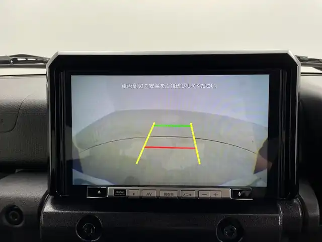 スズキ ジムニー XC 鹿児島県 2023(令5)年 1.1万km ピュアホワイトP 社外9インチメモリナビ/(BT/SD/CD/DVD/Applecarplay/Androidauto/フルセグTV)/衝突軽減ブレーキ/レーダークルーズコントロール/クルーズコントロール/前席シートヒーター/バックカメラ/レーンキープアシスト/オートマチックハイビーム/アイドリングストップ/4WD/ダウンヒルアシストコントロール/ターボ/スペアキー/純正16インチアルミホイール/純正フロアマット/保証書/取扱説明書