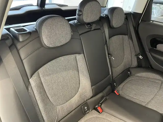 ＭＩＮＩ ＢＭＷ ミニ クラブマン クーパーD 熊本県 2022(令4)年 3.3万km ペッパー・ホワイト ・スマートキー/・プッシュスタート/・インテリジェントセーフティ/・パーキングアシスト/・PDC自動起動/・ハーフレザースポーツシート/・純正HDDナビ/　【Bluetooth・USB】/・バックカメラ/・ETC/・ドライブレコーダー(前後録画)/・LEDヘッドランプ/・LEDフォグランプ/・純正マット