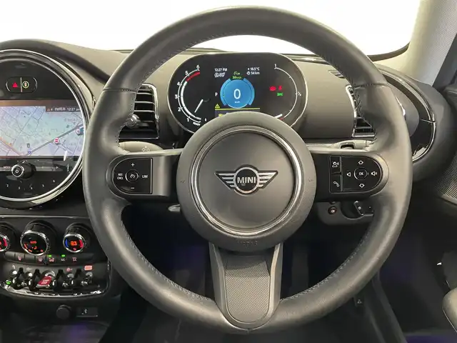 ＭＩＮＩ ＢＭＷ ミニ クラブマン クーパーD 熊本県 2022(令4)年 3.3万km ペッパー・ホワイト ・スマートキー/・プッシュスタート/・インテリジェントセーフティ/・パーキングアシスト/・PDC自動起動/・ハーフレザースポーツシート/・純正HDDナビ/　【Bluetooth・USB】/・バックカメラ/・ETC/・ドライブレコーダー(前後録画)/・LEDヘッドランプ/・LEDフォグランプ/・純正マット
