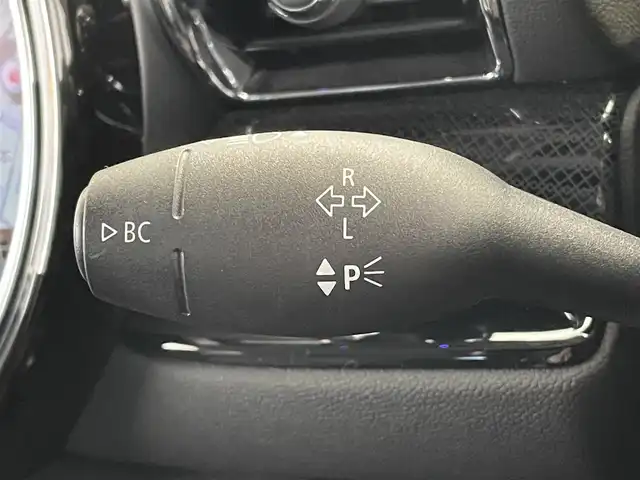 ＭＩＮＩ ＢＭＷ ミニ クラブマン クーパーD 熊本県 2022(令4)年 3.3万km ペッパー・ホワイト ・スマートキー/・プッシュスタート/・インテリジェントセーフティ/・パーキングアシスト/・PDC自動起動/・ハーフレザースポーツシート/・純正HDDナビ/　【Bluetooth・USB】/・バックカメラ/・ETC/・ドライブレコーダー(前後録画)/・LEDヘッドランプ/・LEDフォグランプ/・純正マット