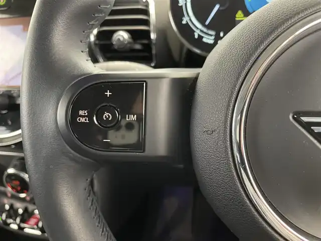 ＭＩＮＩ ＢＭＷ ミニ クラブマン クーパーD 熊本県 2022(令4)年 3.3万km ペッパー・ホワイト ・スマートキー/・プッシュスタート/・インテリジェントセーフティ/・パーキングアシスト/・PDC自動起動/・ハーフレザースポーツシート/・純正HDDナビ/　【Bluetooth・USB】/・バックカメラ/・ETC/・ドライブレコーダー(前後録画)/・LEDヘッドランプ/・LEDフォグランプ/・純正マット