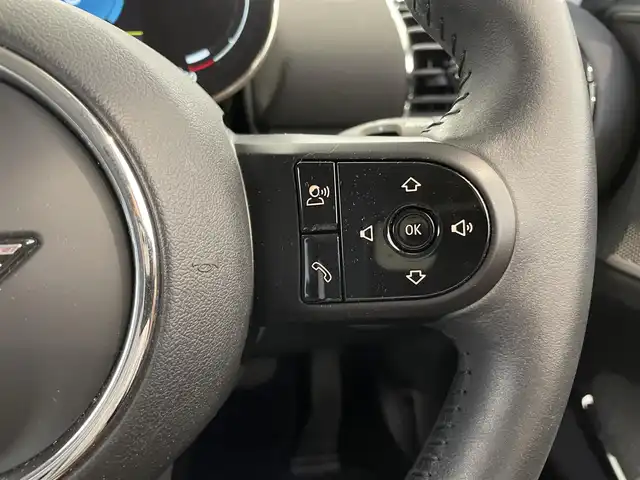 ＭＩＮＩ ＢＭＷ ミニ クラブマン クーパーD 熊本県 2022(令4)年 3.3万km ペッパー・ホワイト ・スマートキー/・プッシュスタート/・インテリジェントセーフティ/・パーキングアシスト/・PDC自動起動/・ハーフレザースポーツシート/・純正HDDナビ/　【Bluetooth・USB】/・バックカメラ/・ETC/・ドライブレコーダー(前後録画)/・LEDヘッドランプ/・LEDフォグランプ/・純正マット