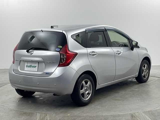 日産 ノート メダリスト X Vセレクション+セーフティⅡ 栃木県 2016(平28)年 8.3万km ブリリアントシルバー 純正メモリーナビ（MC315D-W）/　フルセグTV/Ｂｌｕｅｔｏｏｔｈ/DVD/黒革ハーフシート/セーフティセンスII/横滑り防止装置/全周囲カメラ/コーナーセンサー/ドライブレコーダー/ETC/純正フロアマット/純正ドアバイザー