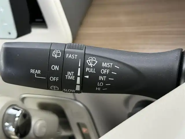 スズキ ラパン X 愛知県 2022(令4)年 1万km フォーンベージュメタリック/ホワイト2トーンルーフ スズキセーフティーサポート/・全方位カメラ/・衝突被害軽減システム/・誤発進抑制機能/・レーンキープアシスト/純正ナビ/（Bluetooth・フルセグテレビ）/前後ドライブレコーダー/ステアリングリモコン/レザー調シートカバー/シートヒーター（D/N）/LEDヘッドライト/コーナーセンサー/純正14インチAW