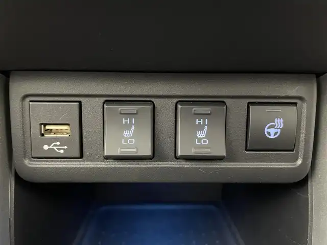 トヨタ カローラ クロス ハイブリッド Z 富山県 2021(令3)年 1.5万km アバンギャルドブロンズメタリック 4WD/純正9型ナビ（AM/FM/BT/Miracast）/フルセグTV/アラウンドビューモニター/パノラマルーフ/寒冷地仕様/プリクラッシュセーフティ/レーダークルーズコントロール/レーンキープアシスト/ブラインドスポットモニター/クリアランスソナー/オートマチックハイビーム/LEDヘッドライト/ハーフレザーシート/前席シートヒーター/ステアリングヒーター/ドライブレコーダー前後/ETC2.0/スマートキー×２/取扱説明書/保証書