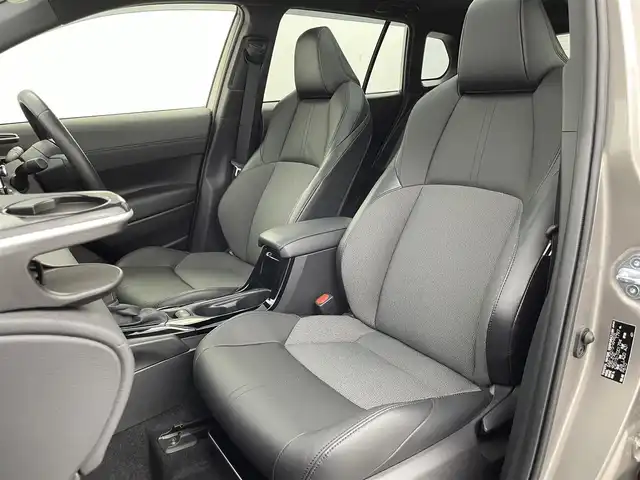 トヨタ カローラ クロス ハイブリッド Z 富山県 2021(令3)年 1.5万km アバンギャルドブロンズメタリック 4WD/純正9型ナビ（AM/FM/BT/Miracast）/フルセグTV/アラウンドビューモニター/パノラマルーフ/寒冷地仕様/プリクラッシュセーフティ/レーダークルーズコントロール/レーンキープアシスト/ブラインドスポットモニター/クリアランスソナー/オートマチックハイビーム/LEDヘッドライト/ハーフレザーシート/前席シートヒーター/ステアリングヒーター/ドライブレコーダー前後/ETC2.0/スマートキー×２/取扱説明書/保証書