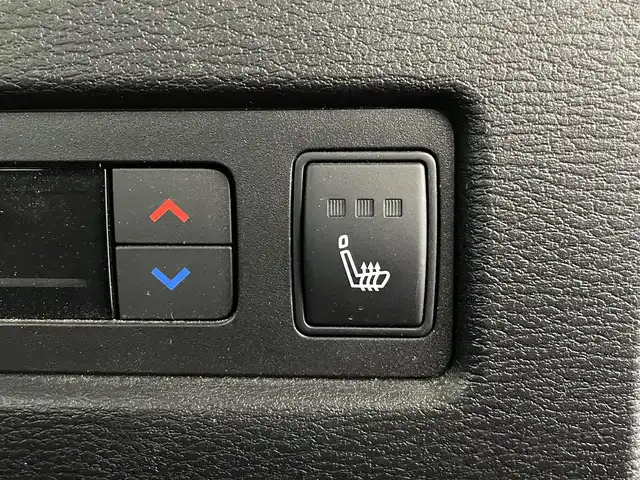 三菱 アウトランダー ＰＨＥＶ P 群馬県 2022(令4)年 6.1万km チタニウムグレーメタリック スマートフォン連携ナビゲーション（9インチWVGAディスプレイ）/＋薄型ディスプレイタイプ＋音声認識＋Bluetooth通信対応/ハンズフリー＆オーディオ機能/・USBポート/・Type-A & C/・AM/FMラジオ＋MP3/WMA/AAC/WAV再生対応/＋地上デジタルTVチューナー＋Apple Car play/Android Auto/・BOSEプレミアムサウンドシステム（9スピーカー） /ワイヤレス充電器/e-Assist/・衝突被害軽減ブレーキシステム（FCM）/・車線逸脱警報システム（LDW）/・レーダークルーズコントロールシステム（ACC）/・誤発進抑制機能（前進＆後退時）（UMS）/レザーシート/・シートヒーターDN席/・パワーシートDN席/BSM/AC100W/充電用USBポート/ステアリングオーディオリモコンスイッチ/取扱説明書/スペアキー