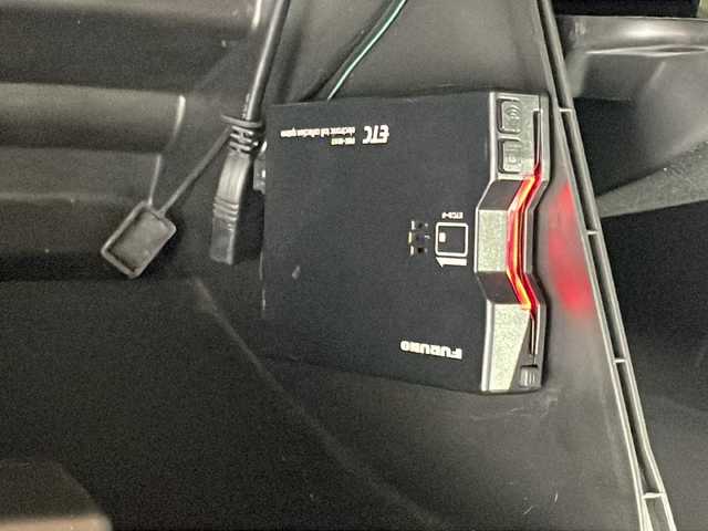 スズキ クロスビー HYBRID MZ 沖縄県 2019(令1)年 5.7万km キャラバンアイボリーパールメタリック/ホワイト 2トーンルーフ 禁煙車　/社外ナビ　/フルセグ　Ｂｌｕｅｔｏｏｔｈ　ＤＶＤ　/デュアルカメラブレーキサポート　/車線逸脱警報　/ハイビームアシスト　/コーナーセンサー　/シートヒーター　/クルーズコントロール　/ドライブレコーダー/パドルシフト/シートバックテーブル/LEDヘッドライト/純正フロアマット/純正ドアバイザー/革巻きステアリング/純正16インチアルミ/スペアキー
