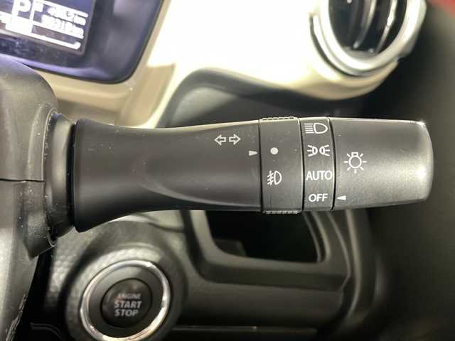 スズキ クロスビー HYBRID MZ 沖縄県 2019(令1)年 5.7万km キャラバンアイボリーパールメタリック/ホワイト 2トーンルーフ 禁煙車　/社外ナビ　/フルセグ　Ｂｌｕｅｔｏｏｔｈ　ＤＶＤ　/デュアルカメラブレーキサポート　/車線逸脱警報　/ハイビームアシスト　/コーナーセンサー　/シートヒーター　/クルーズコントロール　/ドライブレコーダー/パドルシフト/シートバックテーブル/LEDヘッドライト/純正フロアマット/純正ドアバイザー/革巻きステアリング/純正16インチアルミ/スペアキー