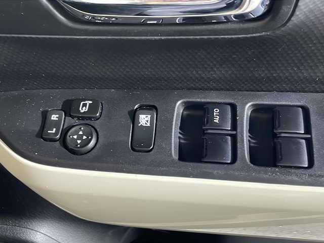 スズキ クロスビー HYBRID MZ 沖縄県 2019(令1)年 5.7万km キャラバンアイボリーパールメタリック/ホワイト 2トーンルーフ 禁煙車　/社外ナビ　/フルセグ　Ｂｌｕｅｔｏｏｔｈ　ＤＶＤ　/デュアルカメラブレーキサポート　/車線逸脱警報　/ハイビームアシスト　/コーナーセンサー　/シートヒーター　/クルーズコントロール　/ドライブレコーダー/パドルシフト/シートバックテーブル/LEDヘッドライト/純正フロアマット/純正ドアバイザー/革巻きステアリング/純正16インチアルミ/スペアキー