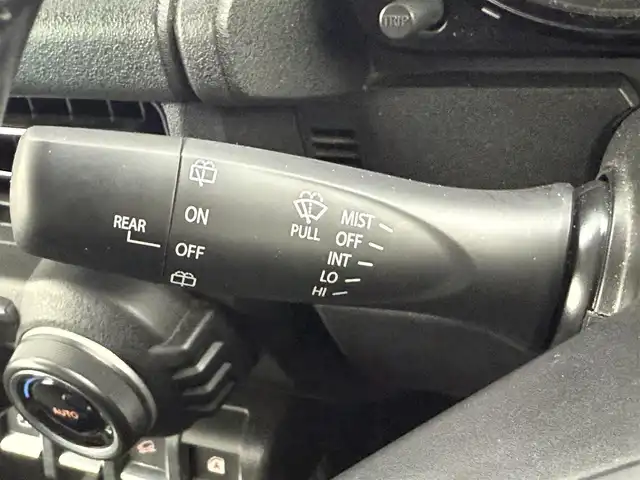 スズキ ジムニー XC 愛知県 2020(令2)年 3.7万km ジャングルグリーン スズキセーフティーサポート/ ・衝突軽減ブレーキ/ ・誤発進抑制機能/SDナビ/（Bluetooth/CD/DVD）/クルーズコントロール/ステアリングリモコン/シートヒーター（D/N）/革巻きステアリング/フォグランプ/純正16インチアルミホイール