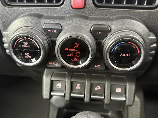 スズキ ジムニー XC 愛知県 2020(令2)年 3.7万km ジャングルグリーン スズキセーフティーサポート/ ・衝突軽減ブレーキ/ ・誤発進抑制機能/SDナビ/（Bluetooth/CD/DVD）/クルーズコントロール/ステアリングリモコン/シートヒーター（D/N）/革巻きステアリング/フォグランプ/純正16インチアルミホイール