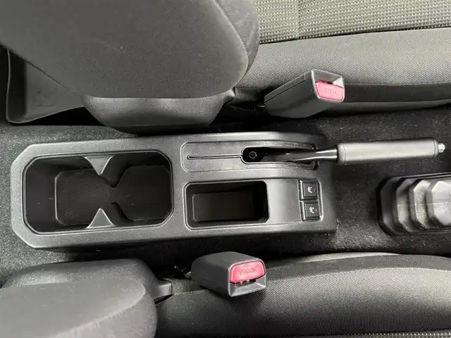 スズキ ジムニー XC 愛知県 2020(令2)年 3.7万km ジャングルグリーン スズキセーフティーサポート/ ・衝突軽減ブレーキ/ ・誤発進抑制機能/SDナビ/（Bluetooth/CD/DVD）/クルーズコントロール/ステアリングリモコン/シートヒーター（D/N）/革巻きステアリング/フォグランプ/純正16インチアルミホイール