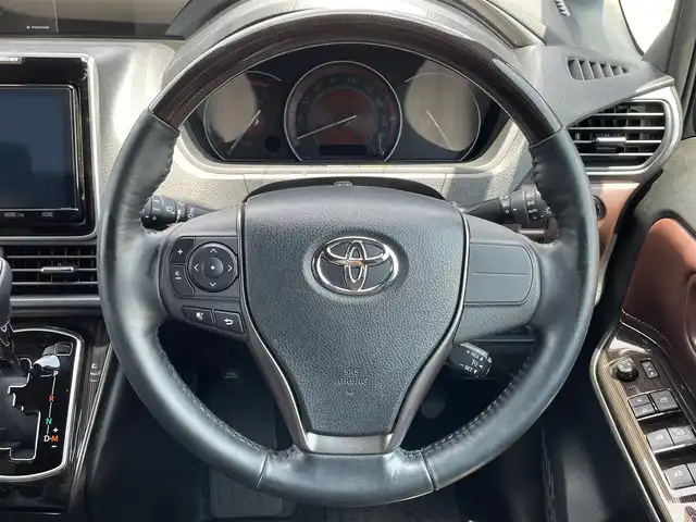 トヨタ エスクァイア Gi プレミアムパッケージ 大阪府 2019(平31)年 2.1万km スパークリングブラックパールクリスタルシャイン 純正９インチナビ/   フルセグTV/CD/DVD/Bluetooth/USB/バックモニター/衝突軽減ブレーキ/横滑り防止装置/コーナーセンサー/前席シートヒーター/両側パワースライドドア/クルーズコントロール/レーンキープアシスト/ステアリングスイッチ/両側パワースライドドア/アイドリングストップ/ステアリングヒーター/前後ドライブレコーダー/純正フロアマット/ハーフレザーシート/プッシュスタート/スマートキー/ＥＴＣ/ＬＥＤライト