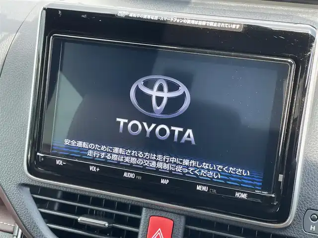 トヨタ エスクァイア Gi プレミアムパッケージ 大阪府 2019(平31)年 2.1万km スパークリングブラックパールクリスタルシャイン 純正９インチナビ/   フルセグTV/CD/DVD/Bluetooth/USB/バックモニター/衝突軽減ブレーキ/横滑り防止装置/コーナーセンサー/前席シートヒーター/両側パワースライドドア/クルーズコントロール/レーンキープアシスト/ステアリングスイッチ/両側パワースライドドア/アイドリングストップ/ステアリングヒーター/前後ドライブレコーダー/純正フロアマット/ハーフレザーシート/プッシュスタート/スマートキー/ＥＴＣ/ＬＥＤライト