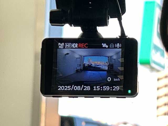 トヨタ タンク カスタムG－T 愛知県 2017(平29)年 6.2万km ブラックマイカメタリック/レーザーブルークリスタルシャイン 2トーン 純正メモリナビ・フルセグＴＶ/バックカメラ/両側パワースライドドア/衝突被害軽減ブレーキ/LEDヘッドライト/ETC/スマートキー/エンジンプッシュスタート