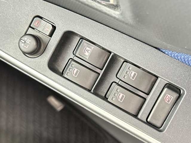 トヨタ タンク カスタムG－T 愛知県 2017(平29)年 6.2万km ブラックマイカメタリック/レーザーブルークリスタルシャイン 2トーン 純正メモリナビ・フルセグＴＶ/バックカメラ/両側パワースライドドア/衝突被害軽減ブレーキ/LEDヘッドライト/ETC/スマートキー/エンジンプッシュスタート