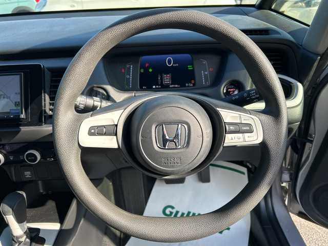 ホンダ フィット e:HEVベーシック 大阪府 2020(令2)年 3万km ルナシルバーメタリック 社外ナビ　/バックカメラ　/Ｂｌｕｅｔｏｏｔｈ　/ホンダセンシング　/ドライブレコーダー　/ＥＴＣ　/オートライト　/ＬＥＤヘッドライト　/ステアリングスイッチ　/プッシュスタート　/スマートキー　