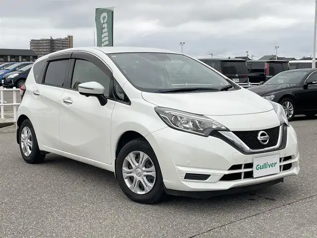 日産 ノート X 石川県 2017(平29)年 5.7万km パール エマージェンシーブレーキ/純正メモリーナビ/フルセグTV/アラウンドビューモニター/LEDヘッドライト/ETC/レーンキープ/インテリキー/プッシュスタート/電動ミラー/スマートルームミラー