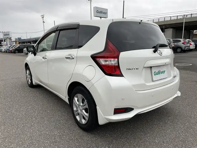 日産 ノート X 石川県 2017(平29)年 5.7万km パール エマージェンシーブレーキ/純正メモリーナビ/フルセグTV/アラウンドビューモニター/LEDヘッドライト/ETC/レーンキープ/インテリキー/プッシュスタート/電動ミラー/スマートルームミラー
