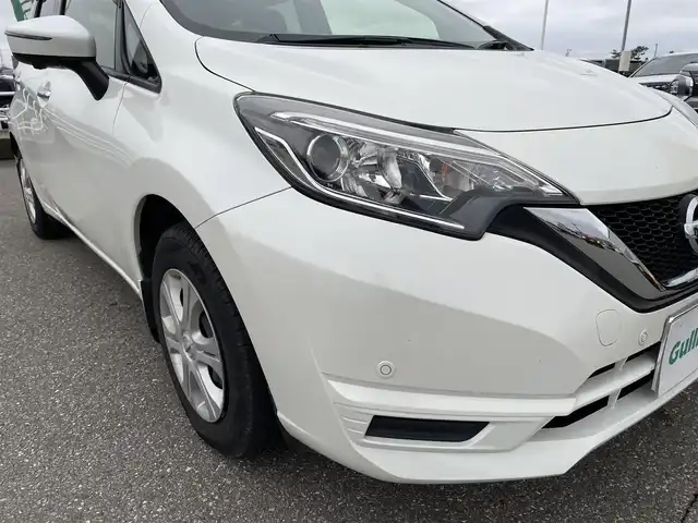 日産 ノート X 石川県 2017(平29)年 5.7万km パール エマージェンシーブレーキ/純正メモリーナビ/フルセグTV/アラウンドビューモニター/LEDヘッドライト/ETC/レーンキープ/インテリキー/プッシュスタート/電動ミラー/スマートルームミラー