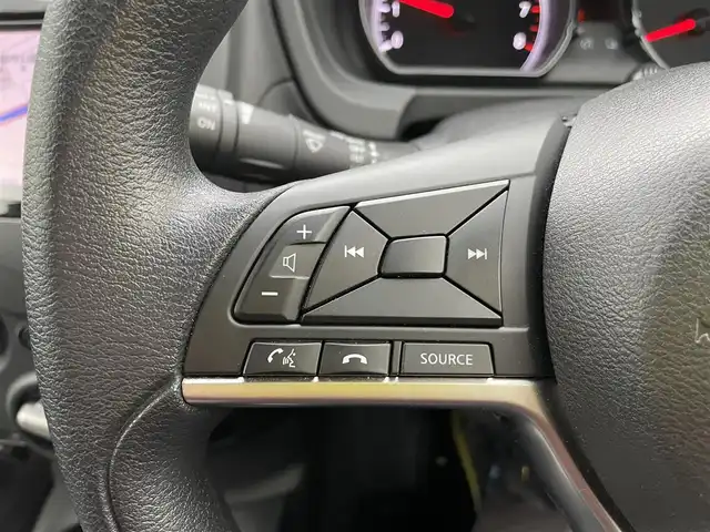 日産 ノート X 石川県 2017(平29)年 5.7万km パール エマージェンシーブレーキ/純正メモリーナビ/フルセグTV/アラウンドビューモニター/LEDヘッドライト/ETC/レーンキープ/インテリキー/プッシュスタート/電動ミラー/スマートルームミラー