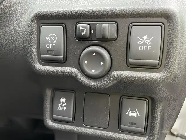 日産 ノート X 石川県 2017(平29)年 5.7万km パール エマージェンシーブレーキ/純正メモリーナビ/フルセグTV/アラウンドビューモニター/LEDヘッドライト/ETC/レーンキープ/インテリキー/プッシュスタート/電動ミラー/スマートルームミラー