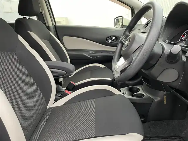 日産 ノート X 石川県 2017(平29)年 5.7万km パール エマージェンシーブレーキ/純正メモリーナビ/フルセグTV/アラウンドビューモニター/LEDヘッドライト/ETC/レーンキープ/インテリキー/プッシュスタート/電動ミラー/スマートルームミラー