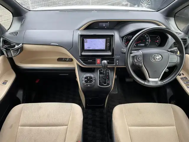 トヨタ ノア G 埼玉県 2014(平26)年 13.4万km ホワイトパールクリスタルシャイン (株)IDOMが運営する【じしゃロン川越店】の自社ローン専用車両になります。/こちらは現金またはオートローンご利用時の価格です。/自社ローンご希望の方は別途その旨お申付け下さい/純正ＳＤナビ/（AM/FM/CD/DVD/BT)/バックカメラ　/フルセグＴＶ　/両側パワースライドドア　/フリップダウンモニター　/クルーズコントロール　/ＬＥＤヘッドライト　/オートライト　/純正フロアマット　/プッシュスタート　/スマートキー