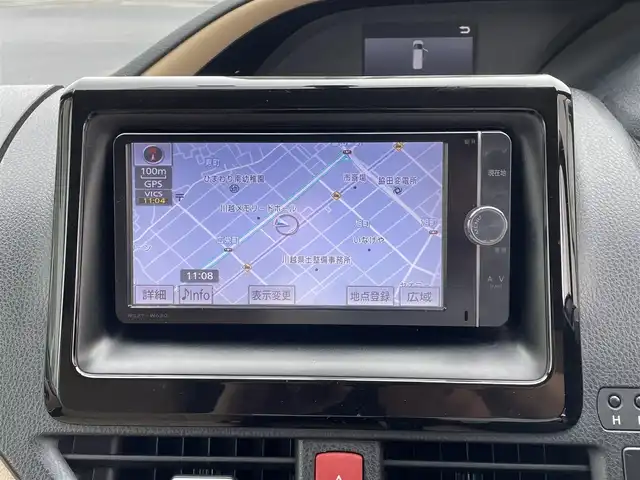 トヨタ ノア G 埼玉県 2014(平26)年 13.4万km ホワイトパールクリスタルシャイン (株)IDOMが運営する【じしゃロン川越店】の自社ローン専用車両になります。/こちらは現金またはオートローンご利用時の価格です。/自社ローンご希望の方は別途その旨お申付け下さい/純正ＳＤナビ/（AM/FM/CD/DVD/BT)/バックカメラ　/フルセグＴＶ　/両側パワースライドドア　/フリップダウンモニター　/クルーズコントロール　/ＬＥＤヘッドライト　/オートライト　/純正フロアマット　/プッシュスタート　/スマートキー
