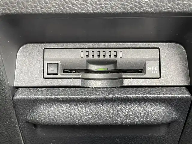 トヨタ ノア G 埼玉県 2014(平26)年 13.4万km ホワイトパールクリスタルシャイン (株)IDOMが運営する【じしゃロン川越店】の自社ローン専用車両になります。/こちらは現金またはオートローンご利用時の価格です。/自社ローンご希望の方は別途その旨お申付け下さい/純正ＳＤナビ/（AM/FM/CD/DVD/BT)/バックカメラ　/フルセグＴＶ　/両側パワースライドドア　/フリップダウンモニター　/クルーズコントロール　/ＬＥＤヘッドライト　/オートライト　/純正フロアマット　/プッシュスタート　/スマートキー