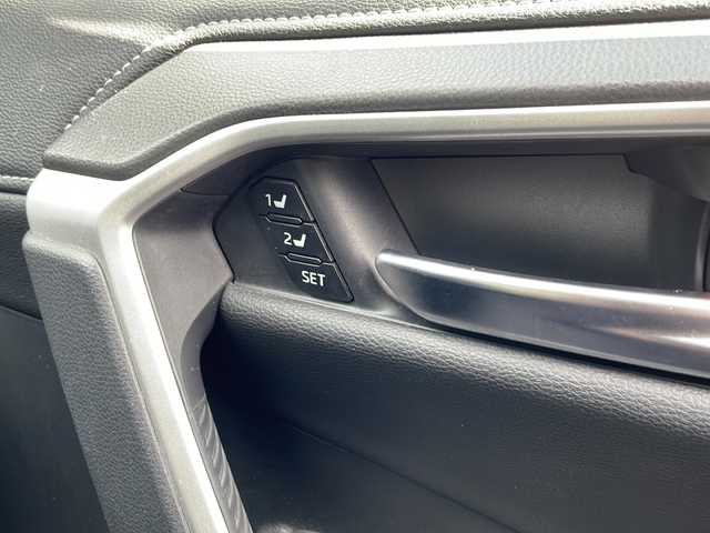 トヨタ ＲＡＶ４ ハイブリットG 愛知県 2021(令3)年 4.8万km センシュアルレッドマイカ ・ワンオーナー/・純正ディスプレイオーディオ/・ナビキット/・テレビキット/・パノラミックビューモニター/・LEDヘッド/・ブラインドスポットモニター/・ワイヤレス充電/・ステアヒーター/・シートヒーター/・パワーリアゲート/・黒レザーシート