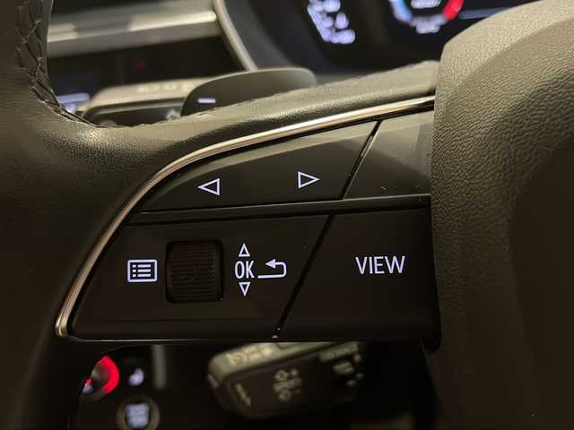 アウディ Ｑ３ 35TFSI アドバンスド 新潟県 2022(令4)年 3.5万km ミトスブラックメタリック オプション/コンビニエンス&アシスタンスパッケージ/-シートヒーター/-パワーシート/-ランバーサポート/-オートマチックテールゲート/-アウディホールドアシスト/-アウディドライブセレクト/-アダプティブクルーズアシスト/-ハイビームアシスト/-エマージェンシーアシスト/レザーステアリングマルチファンクションパドルシフト/主要装備/純正ナビ/サラウンドビューカメラ/ETC2.0/コーナーセンサー/純正18インチアルミホイール