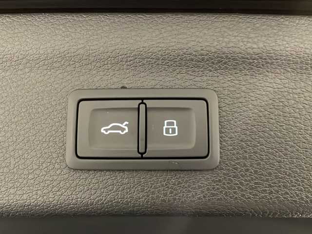 アウディ Ｑ３ 35TFSI アドバンスド 新潟県 2022(令4)年 3.5万km ミトスブラックメタリック オプション/コンビニエンス&アシスタンスパッケージ/-シートヒーター/-パワーシート/-ランバーサポート/-オートマチックテールゲート/-アウディホールドアシスト/-アウディドライブセレクト/-アダプティブクルーズアシスト/-ハイビームアシスト/-エマージェンシーアシスト/レザーステアリングマルチファンクションパドルシフト/主要装備/純正ナビ/サラウンドビューカメラ/ETC2.0/コーナーセンサー/純正18インチアルミホイール