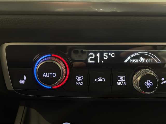 アウディ Ｑ３ 35TFSI アドバンスド 新潟県 2022(令4)年 3.5万km ミトスブラックメタリック オプション/コンビニエンス&アシスタンスパッケージ/-シートヒーター/-パワーシート/-ランバーサポート/-オートマチックテールゲート/-アウディホールドアシスト/-アウディドライブセレクト/-アダプティブクルーズアシスト/-ハイビームアシスト/-エマージェンシーアシスト/レザーステアリングマルチファンクションパドルシフト/主要装備/純正ナビ/サラウンドビューカメラ/ETC2.0/コーナーセンサー/純正18インチアルミホイール