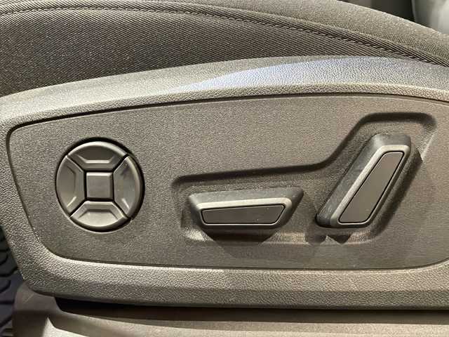アウディ Ｑ３ 35TFSI アドバンスド 新潟県 2022(令4)年 3.5万km ミトスブラックメタリック オプション/コンビニエンス&アシスタンスパッケージ/-シートヒーター/-パワーシート/-ランバーサポート/-オートマチックテールゲート/-アウディホールドアシスト/-アウディドライブセレクト/-アダプティブクルーズアシスト/-ハイビームアシスト/-エマージェンシーアシスト/レザーステアリングマルチファンクションパドルシフト/主要装備/純正ナビ/サラウンドビューカメラ/ETC2.0/コーナーセンサー/純正18インチアルミホイール